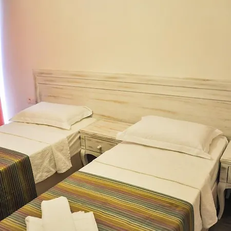 Gurup Hotel *
